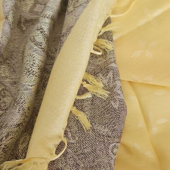 HOST PICK🥳 Elegant Yellow and Gray Scarf - Picture 7 of 16